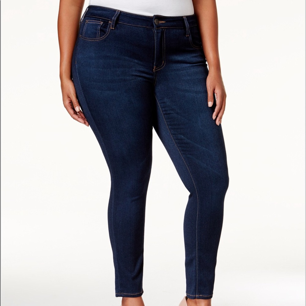 Macy’s Celebrity Pink Walker Skinny Jeans 24W
